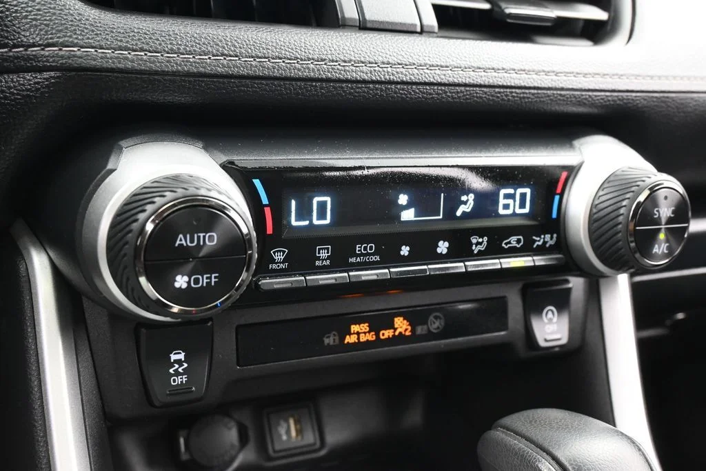 Used 2025 Ice Toyota XLE image 17