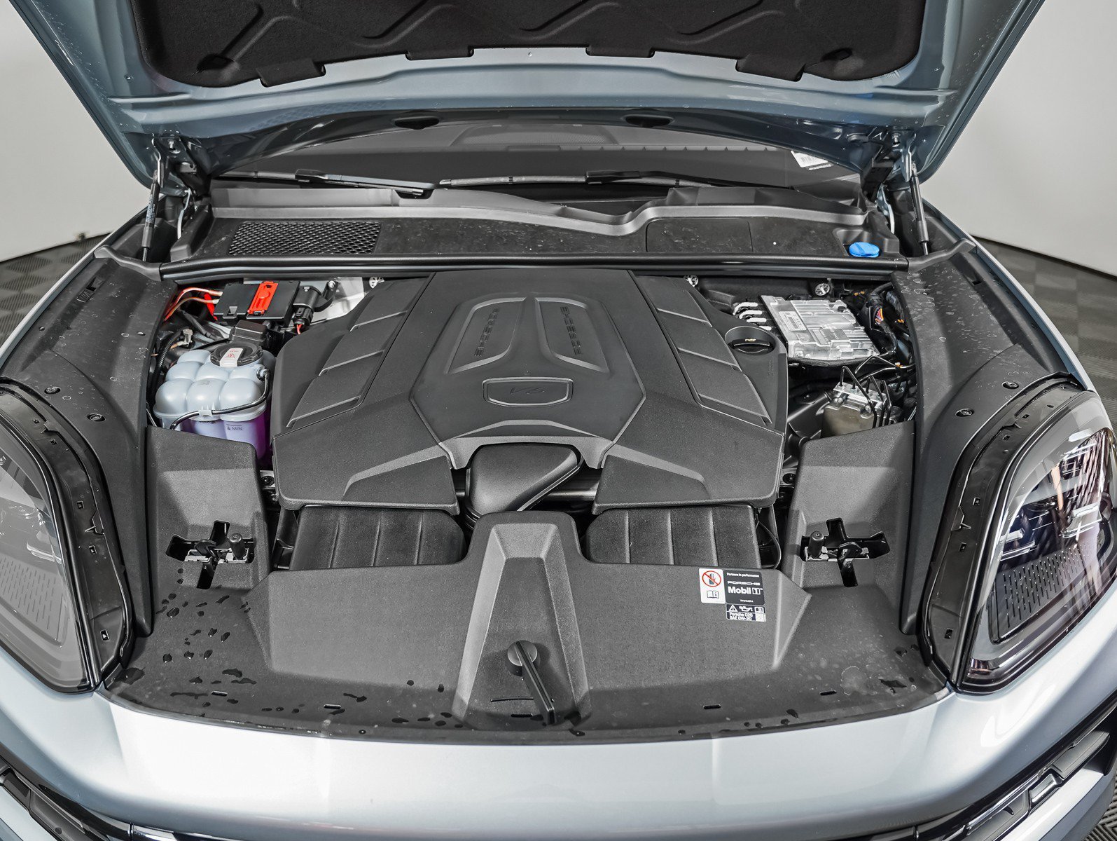 New 2026 DOLOMITE SILVER Porsche  image 13
