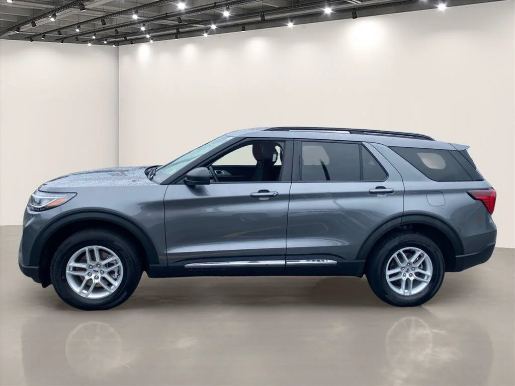 Used 2025 Gray Metallic Ford Active image 4
