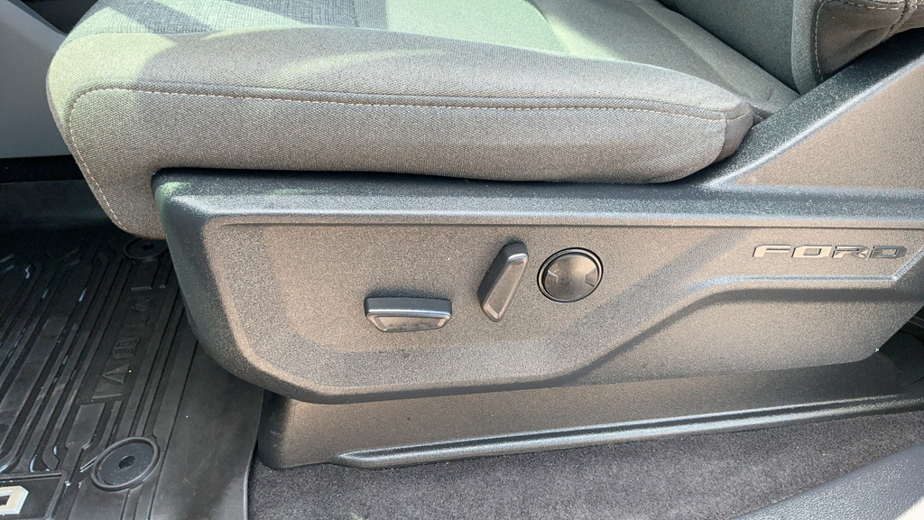 Used 2024 Silver Ford XLT image 19