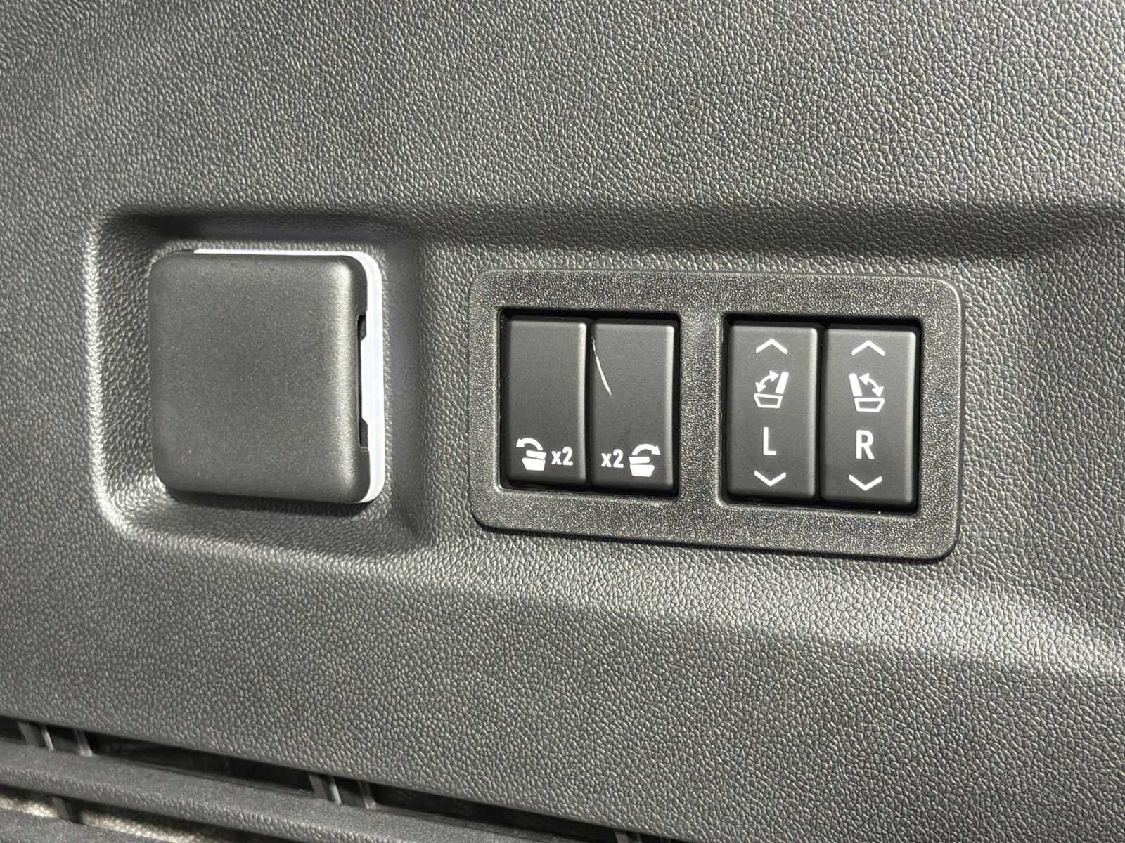 2026 GMC Yukon AT4 Ultimate - Photo 21
