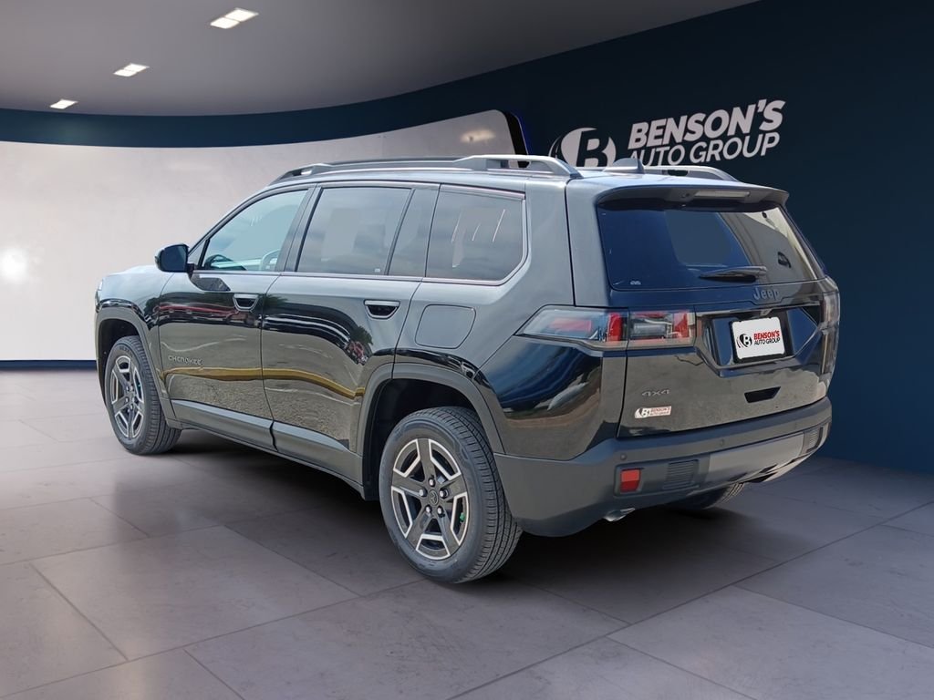 New 2026 Diamond Black Crystal Pearl-Coat Exterior Paint Jeep Laredo image 3