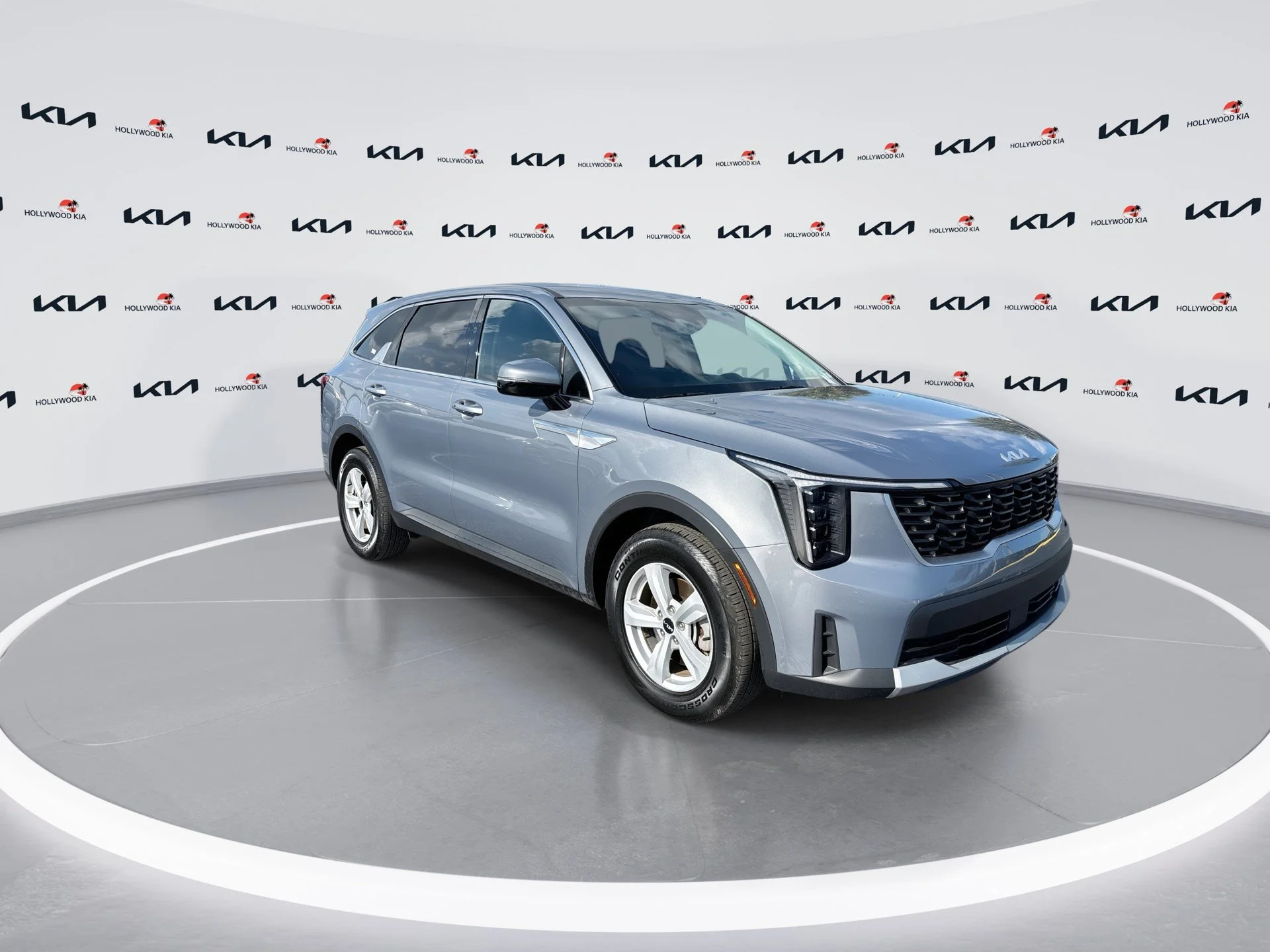 Certified Used 2025 Everlasting Silver Kia LX image 2