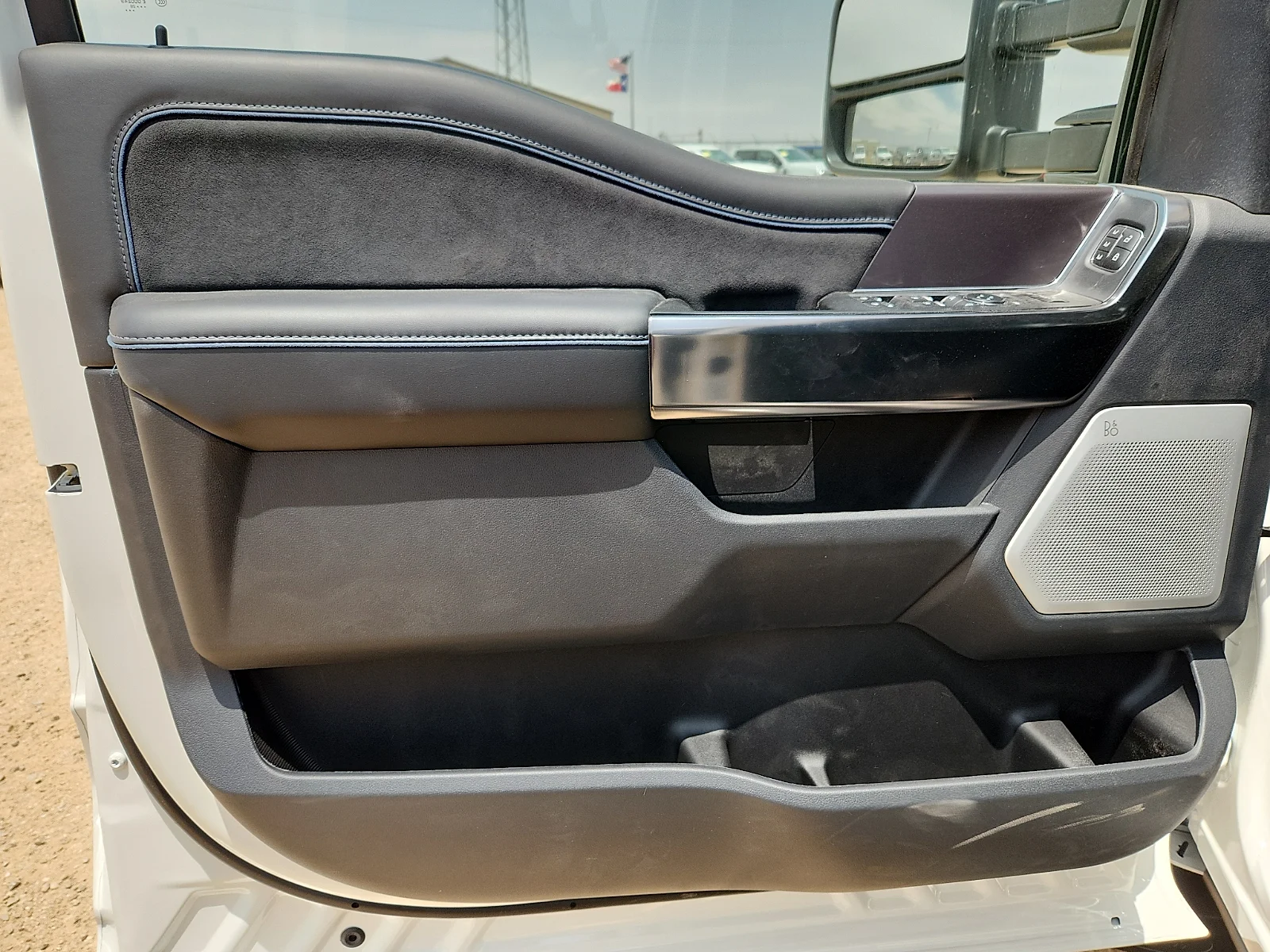 New 2026 Star White Metallic Tri-Coat Ford F-350® Platinum® image 14