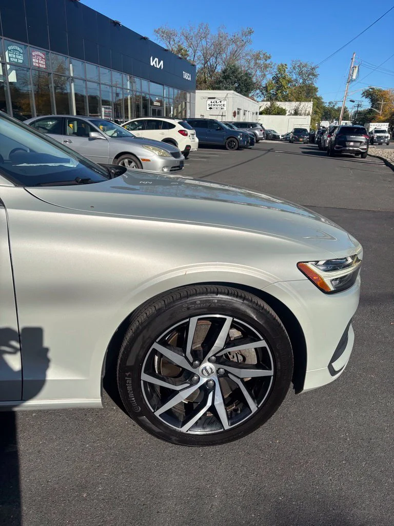 Used 2019 Beige Volvo T6 Momentum image 13