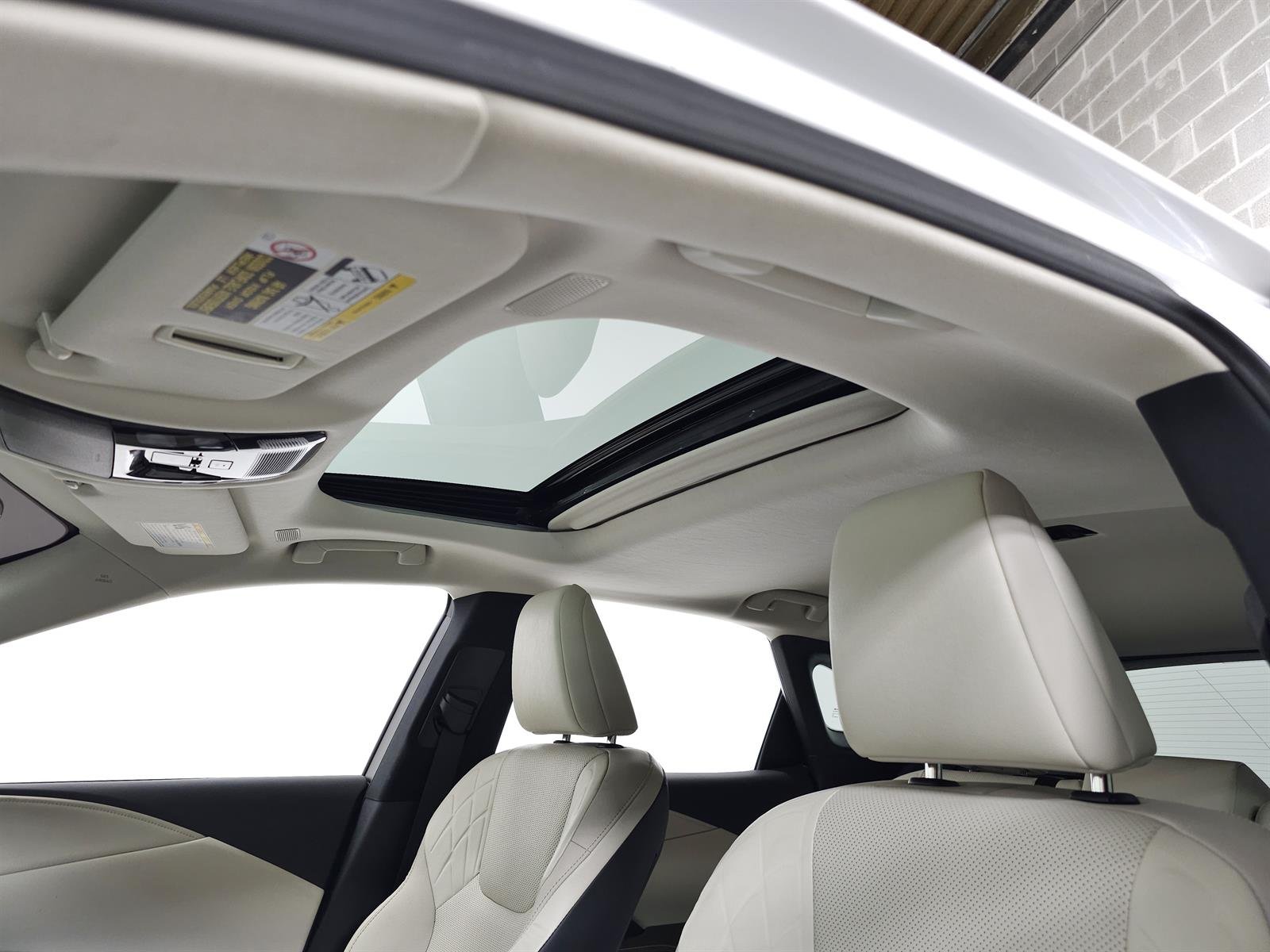 Used 2024 White Lexus PREMIUM image 18