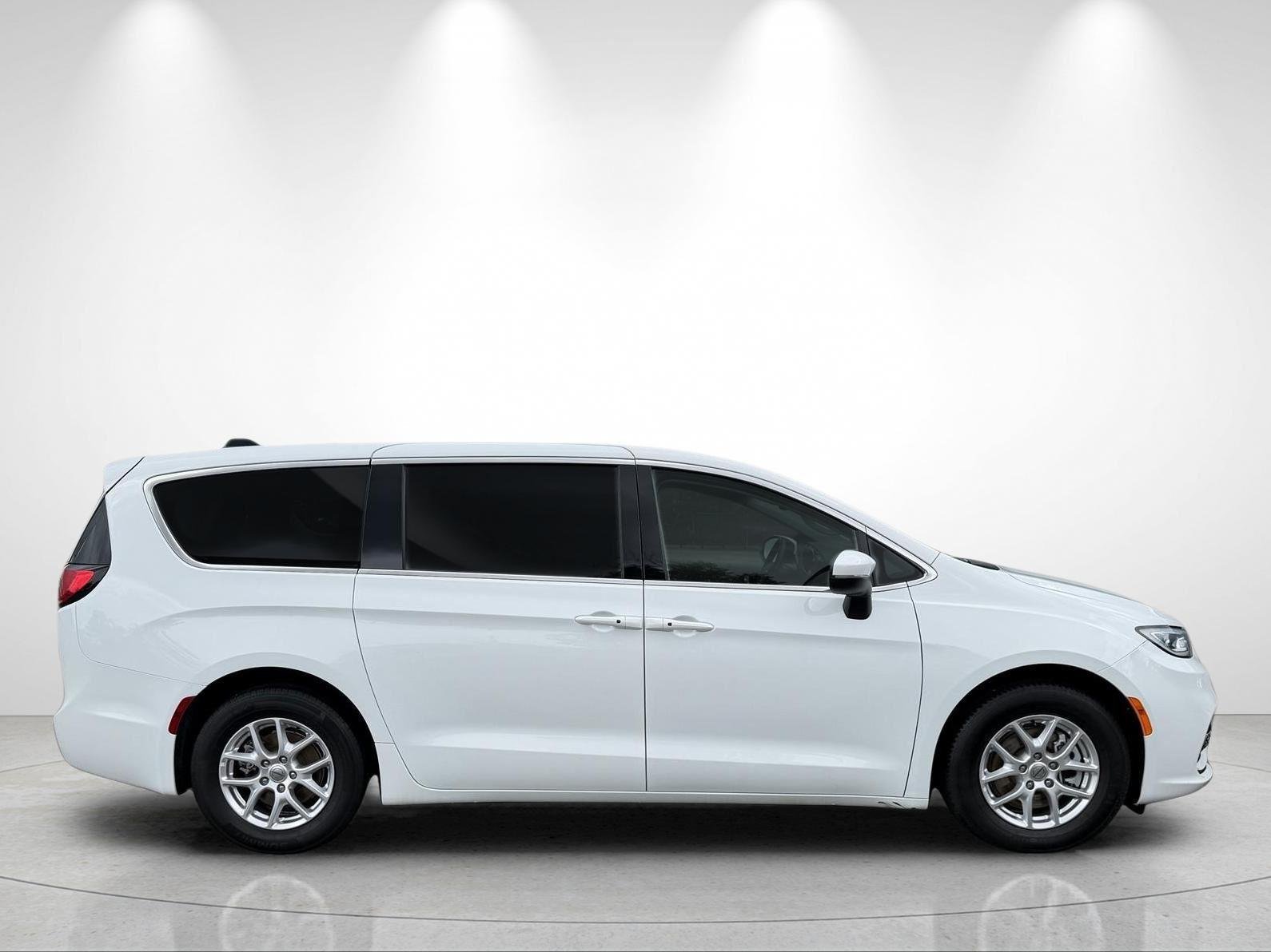 Used 2023 Bright White Clearcoat Chrysler Touring L image 6