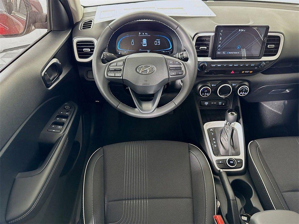 2025 Hyundai Venue Limited - Photo 15