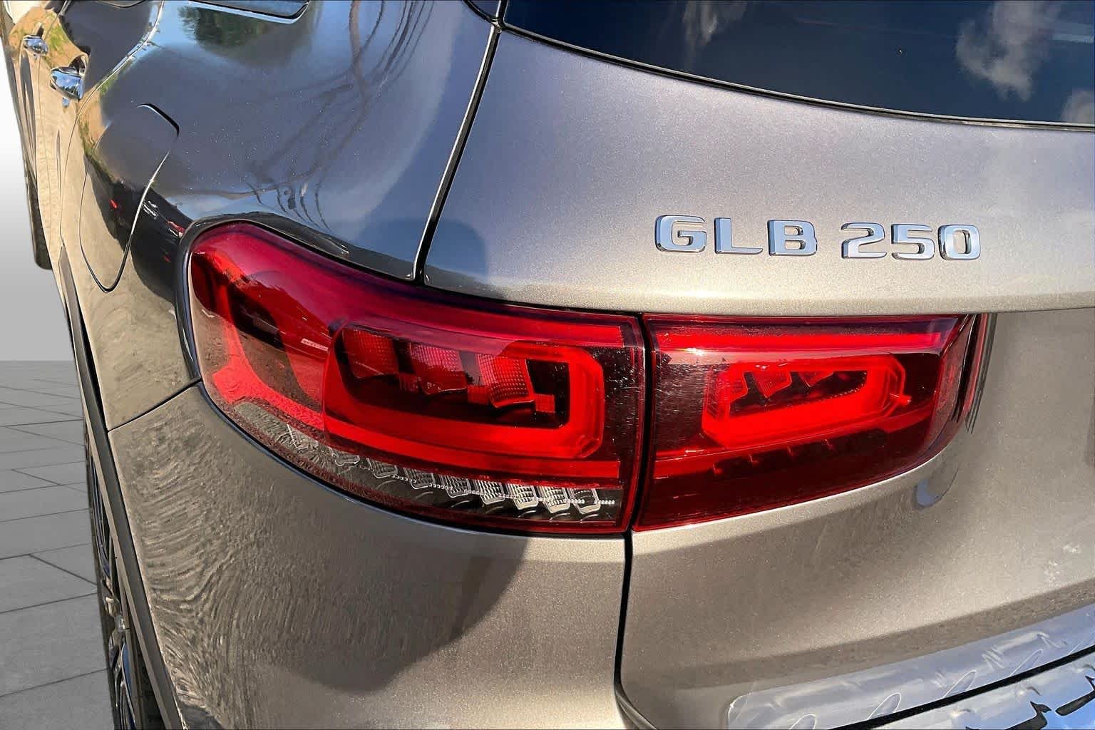 Used 2020 Mountain Grey Metallic Mercedes-Benz GLB 250 image 28