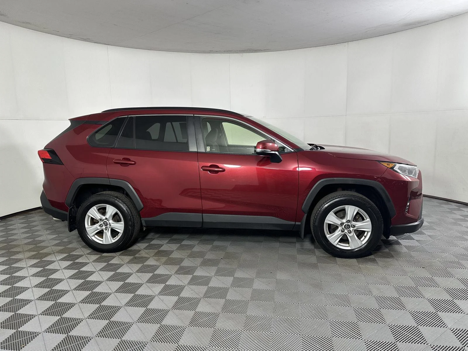 Used 2019 Ruby Flare Pearl Toyota XLE image 4