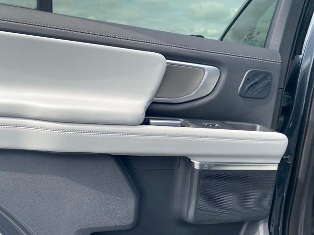 Used 2025 Stone Blue Metallic Ford Platinum image 37