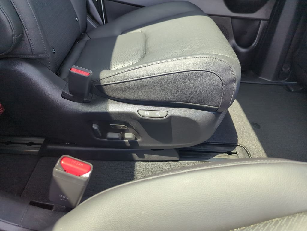 Used 2025 White Kia SX Prestige image 39