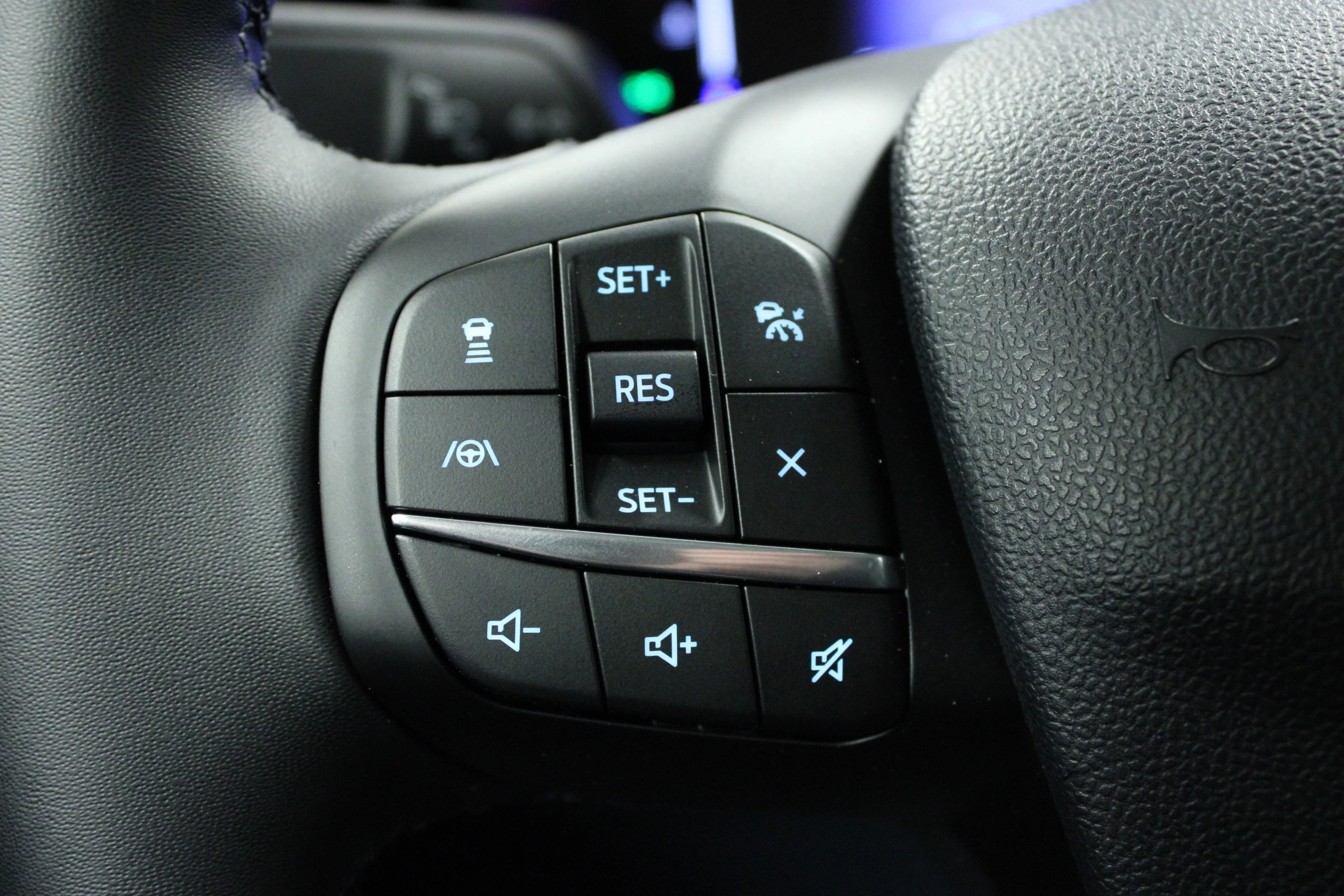 New 2025 Azure Gray Metallic Tri-Coat Ford Lariat® image 20