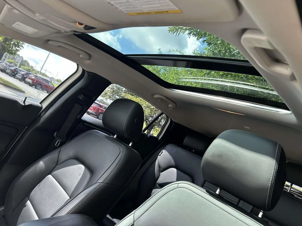 Used 2018 White INFINITI Premium image 13