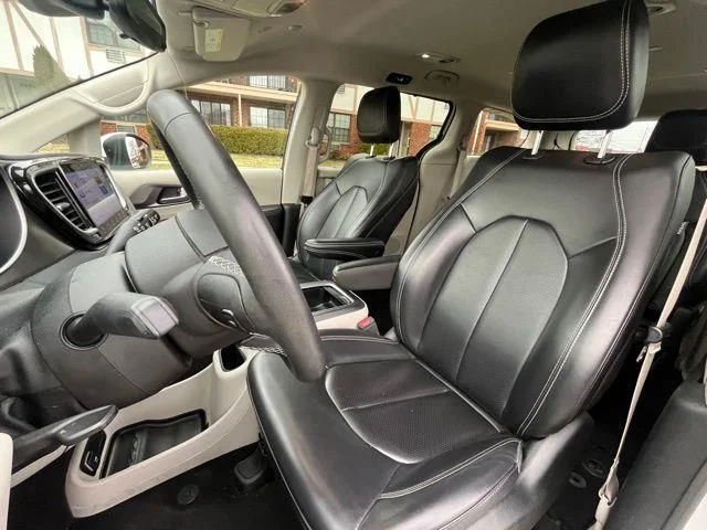 Used 2023 White Chrysler Touring L image 17
