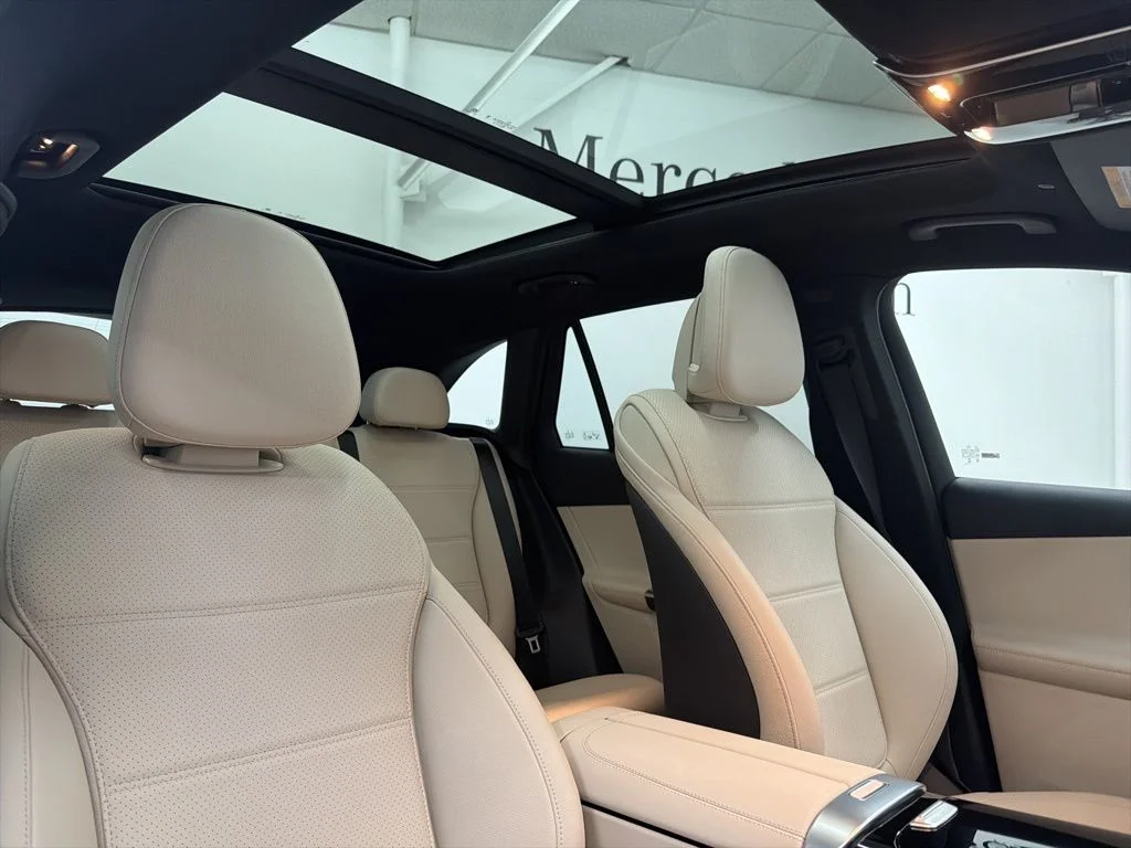 Used 2026 White Mercedes-Benz GLC 300 image 28