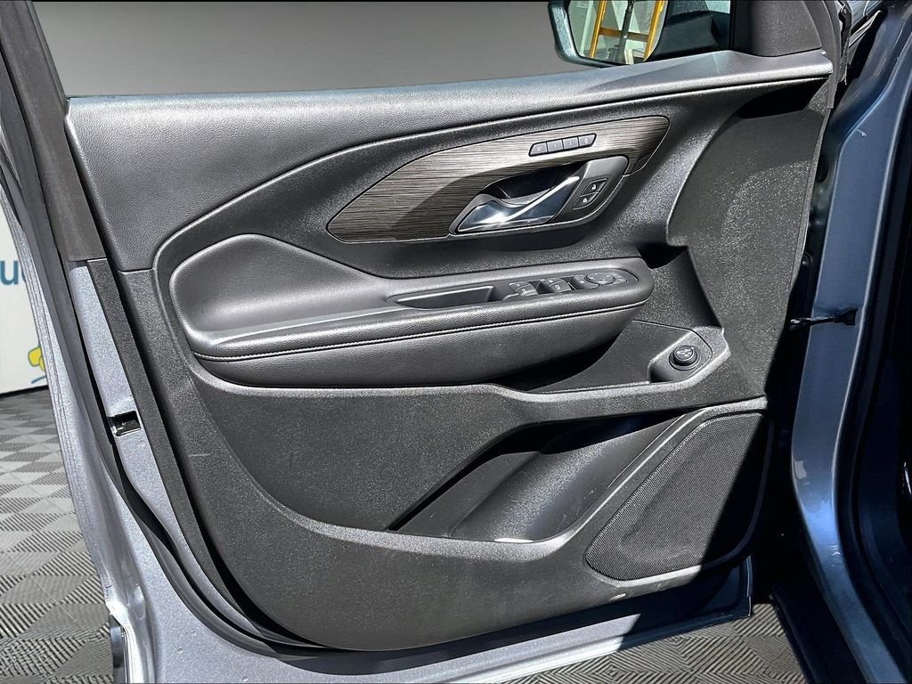 Used 2023 Silver GMC SLT image 10