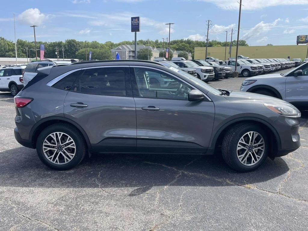 Used 2022 Gray Ford SEL image 2