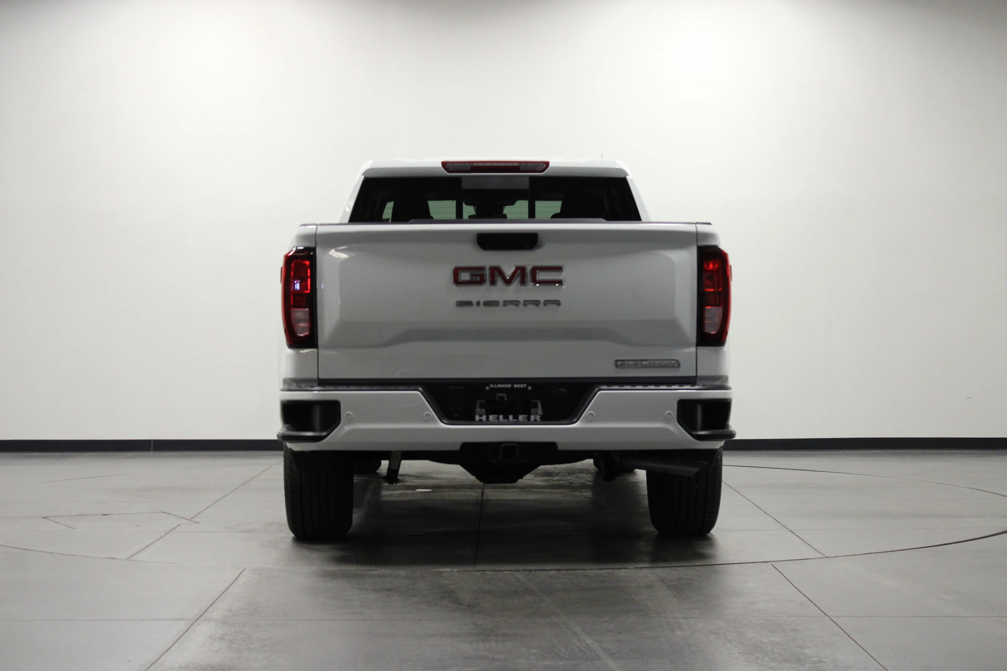 New 2025 Summit White GMC Elevation image 5