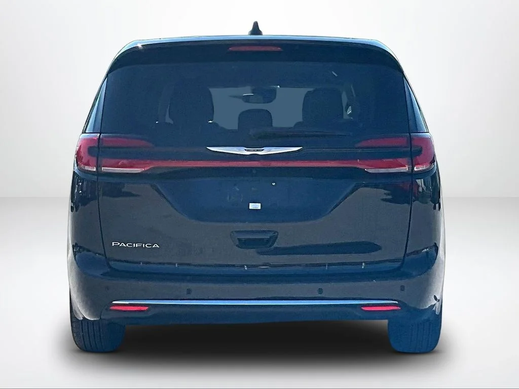 Used 2024 Black Chrysler Touring L image 5