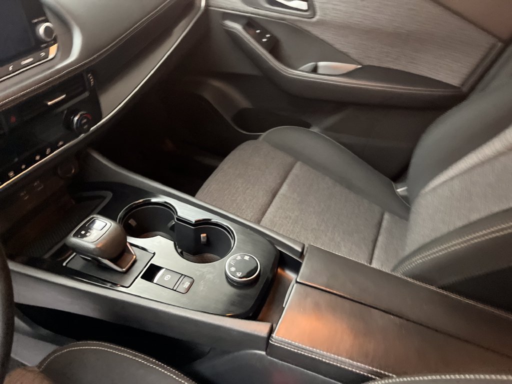 Used 2022 Silver Nissan SV image 19