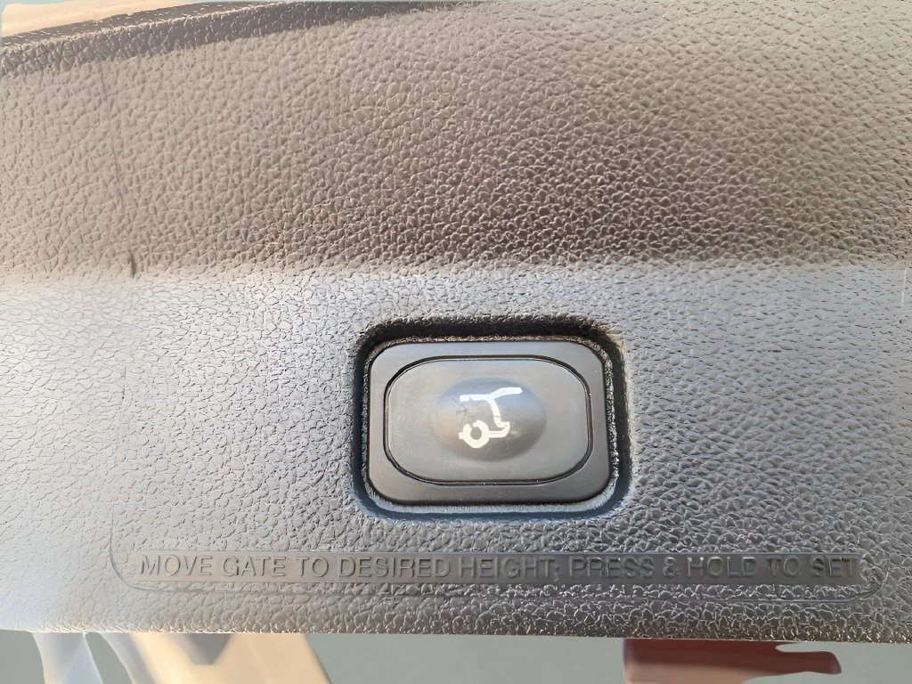 Used 2017 White Ford Platinum image 35