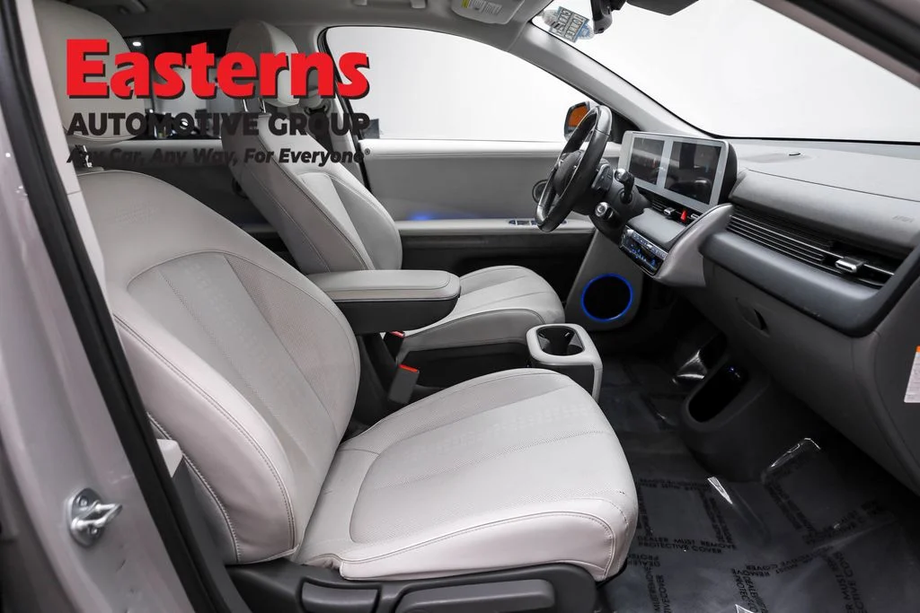 Used 2023 Gray Hyundai SEL image 24