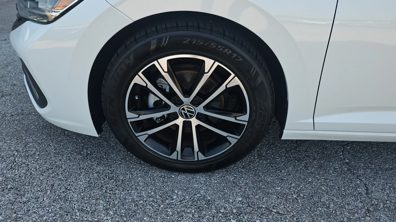 Used 2023 Pure White Volkswagen 1.5T Sport image 9
