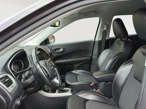Used 2020 Gray Jeep Latitude image 9