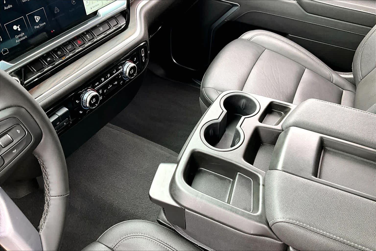 Used 2025 Summit White GMC SLT image 17