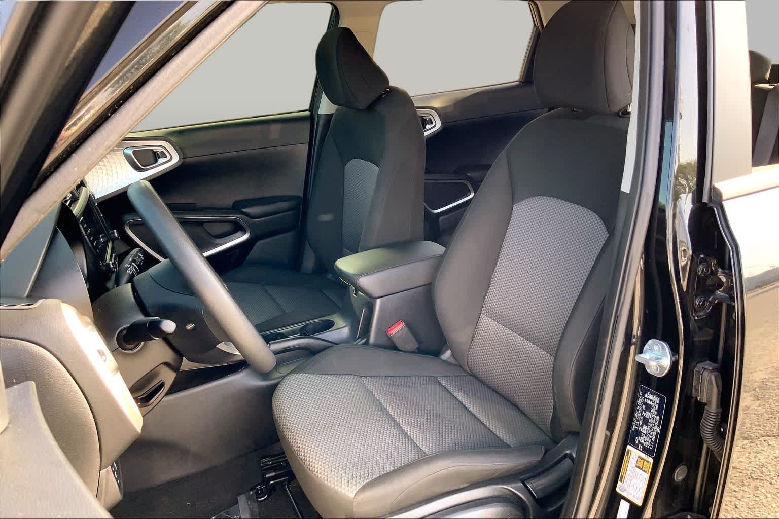 Used 2024 Fusion Black Kia LX image 8