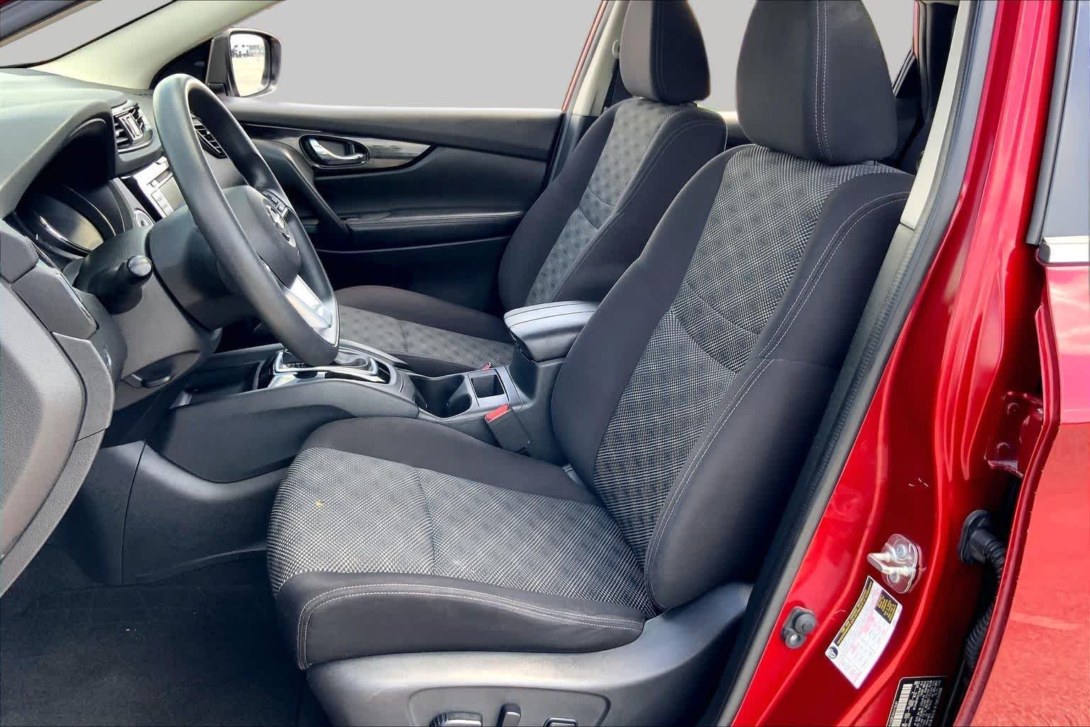 Used 2020 Scarlet Ember Tintcoat Nissan SV image 8