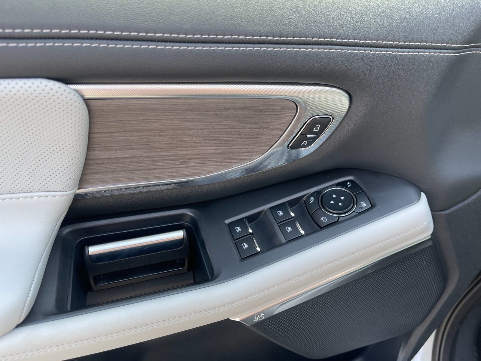 New 2026 Space Silver Metallic Ford Platinum® image 12