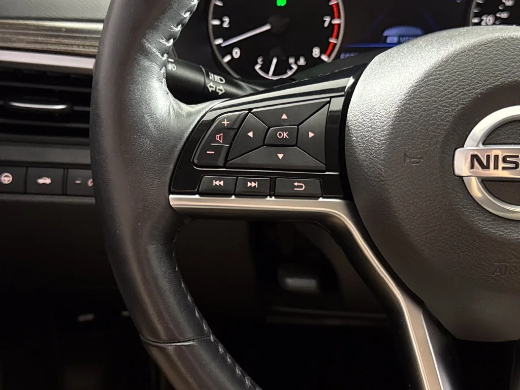 Used 2020 Silver Nissan 2.5 Platinum image 15