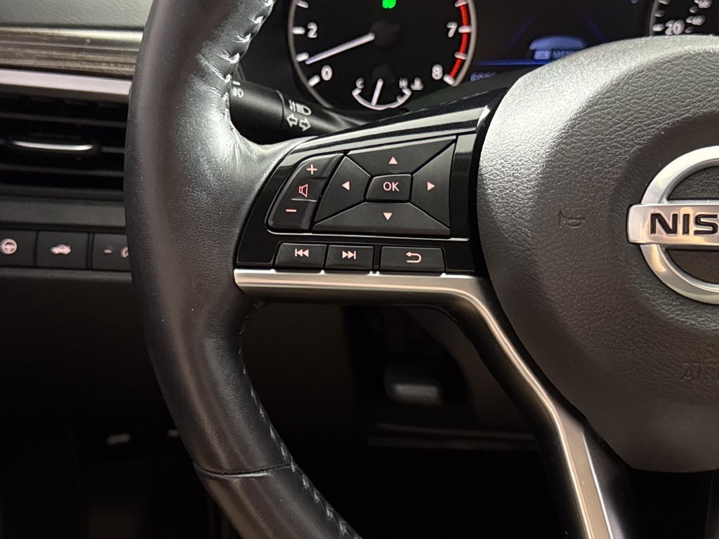 Used 2020 Silver Nissan 2.5 Platinum image 15