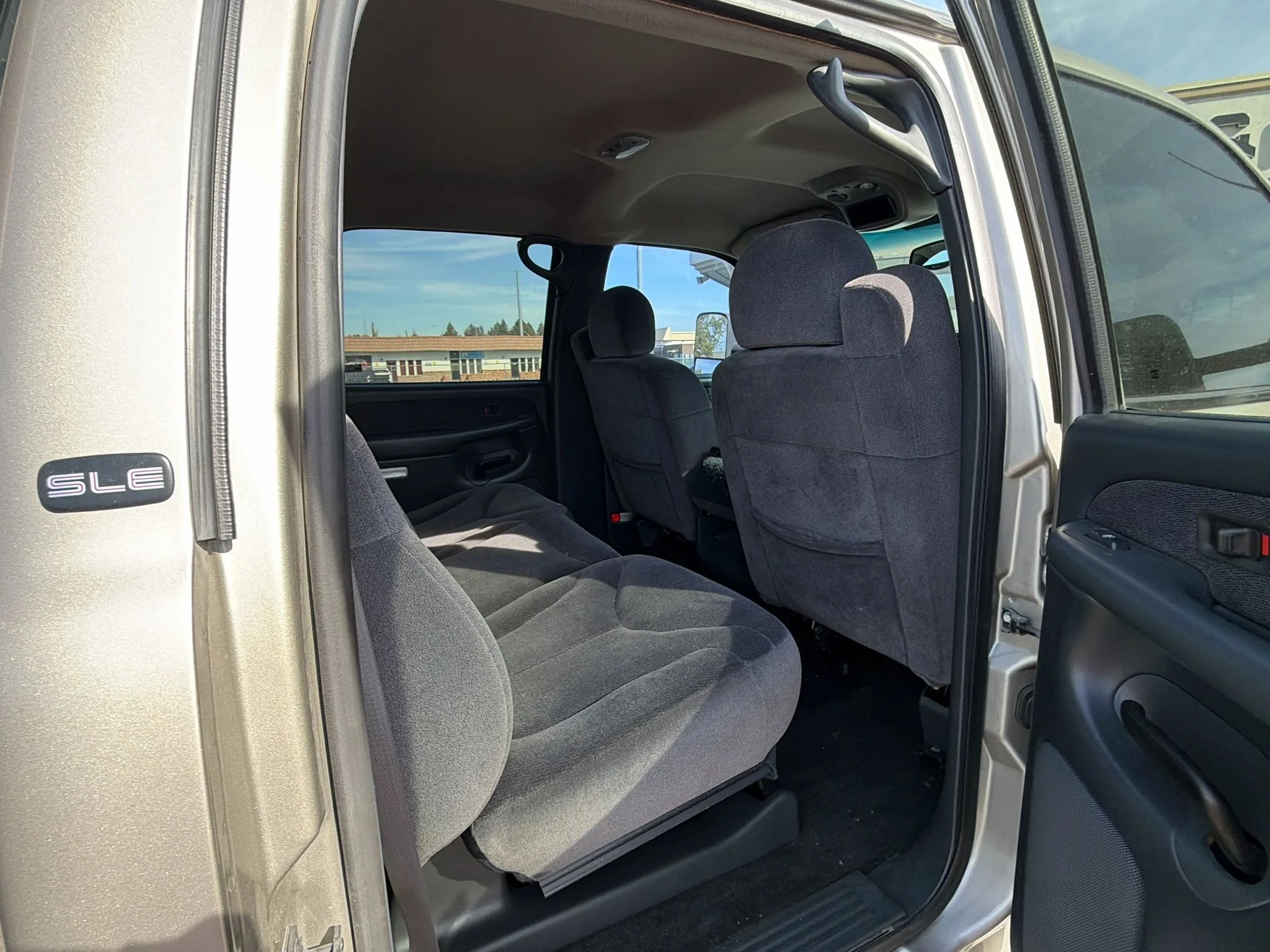 Used 2002 Gold GMC SLE image 32