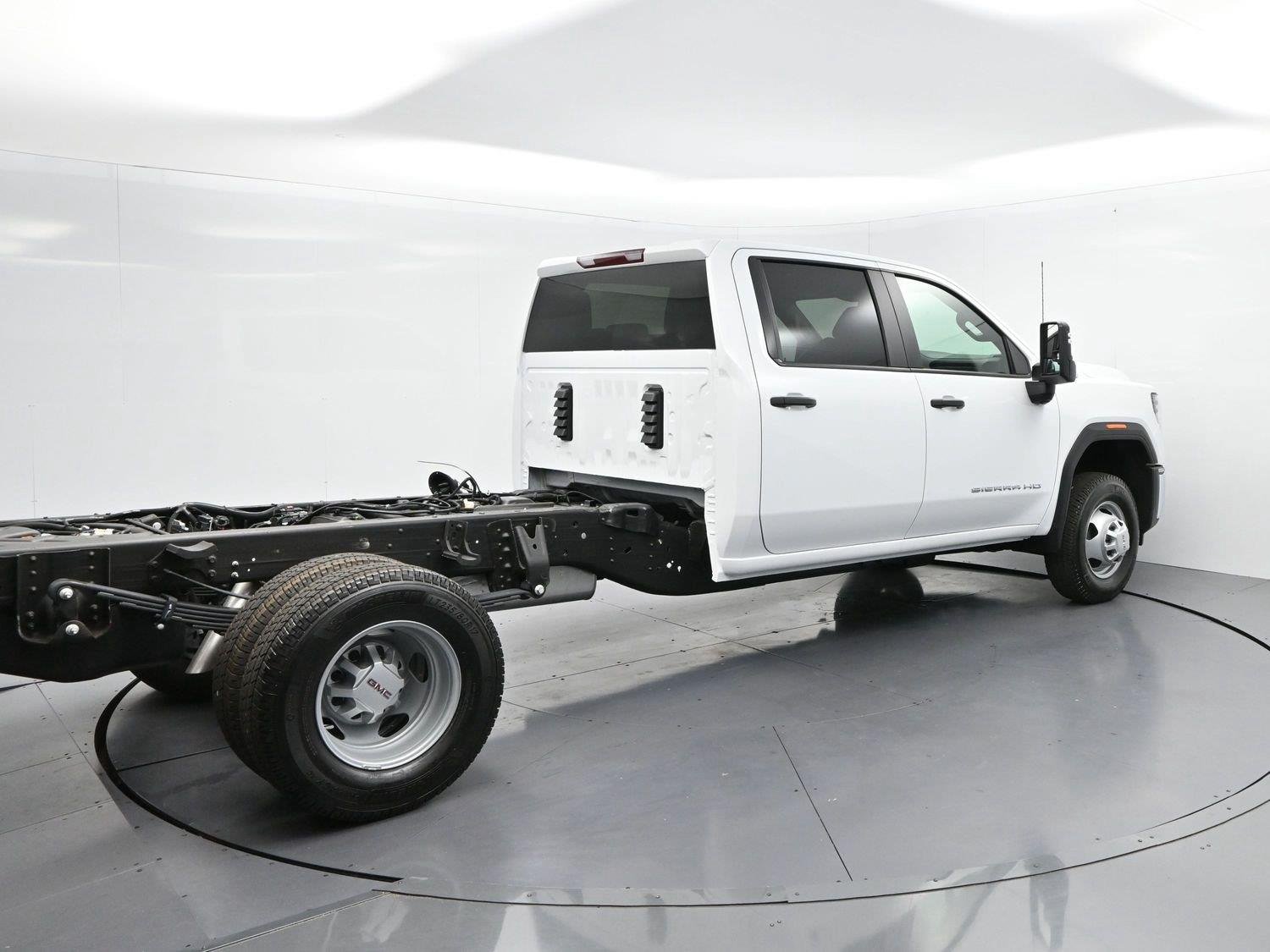 Used 2026 Summit White GMC Pro image 7