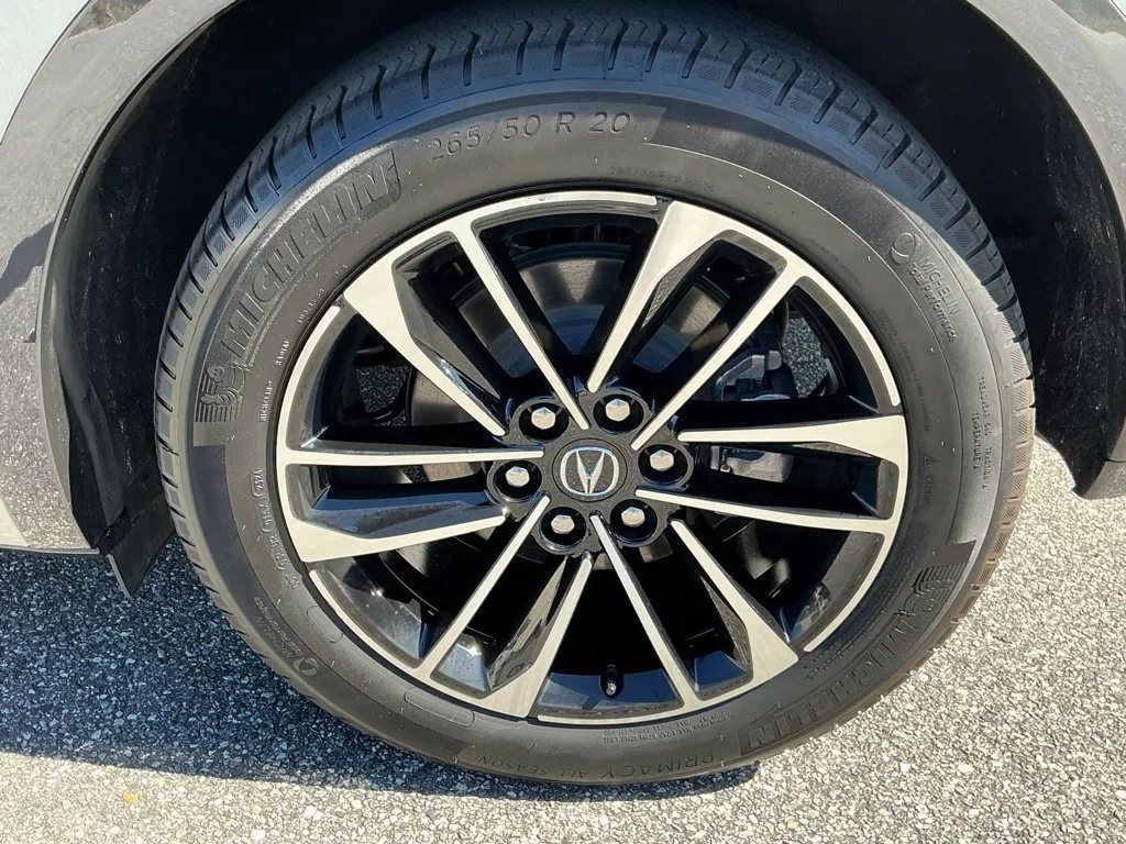 Used 2024  Acura Base image 27