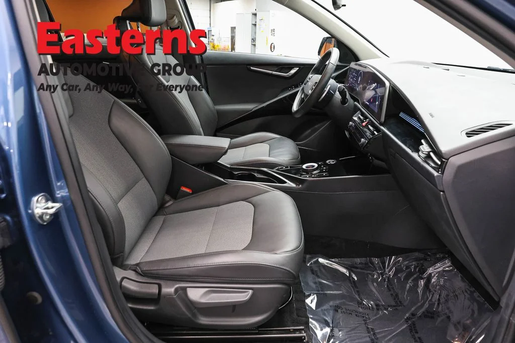 Used 2024 Blue Kia Wind image 23