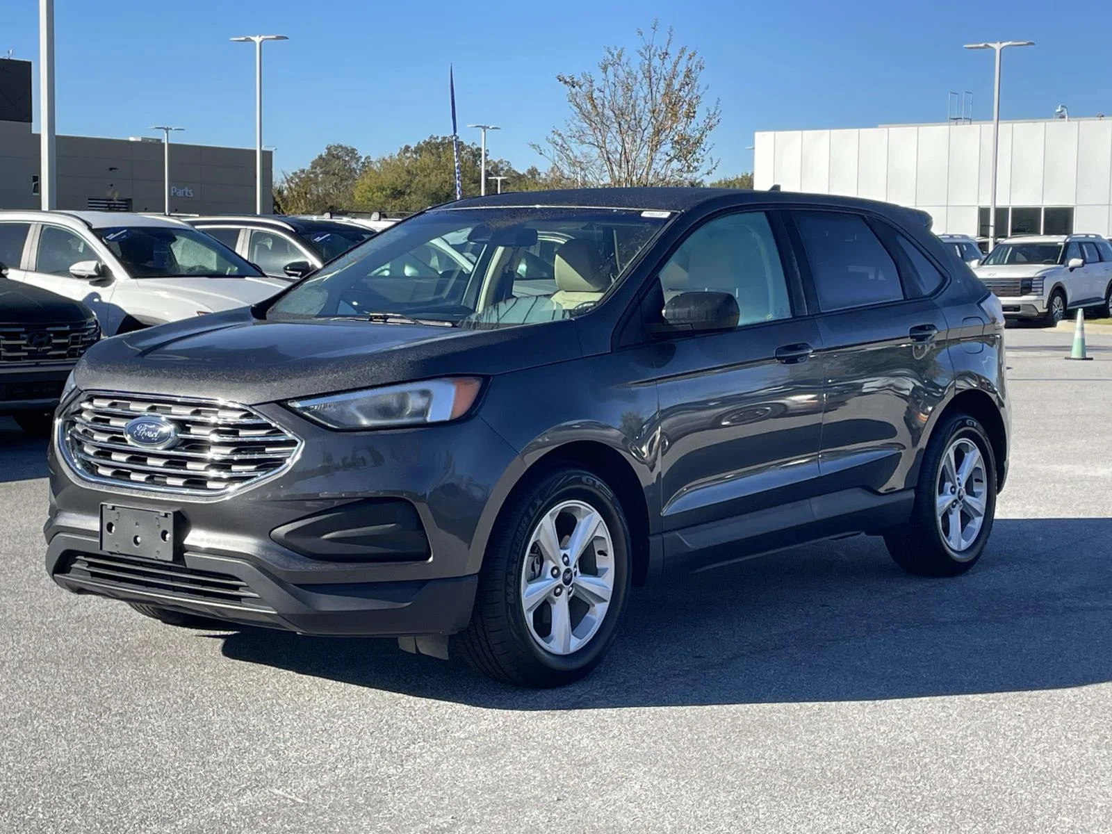 Used 2020 Magnetic Metallic Ford SE image 24