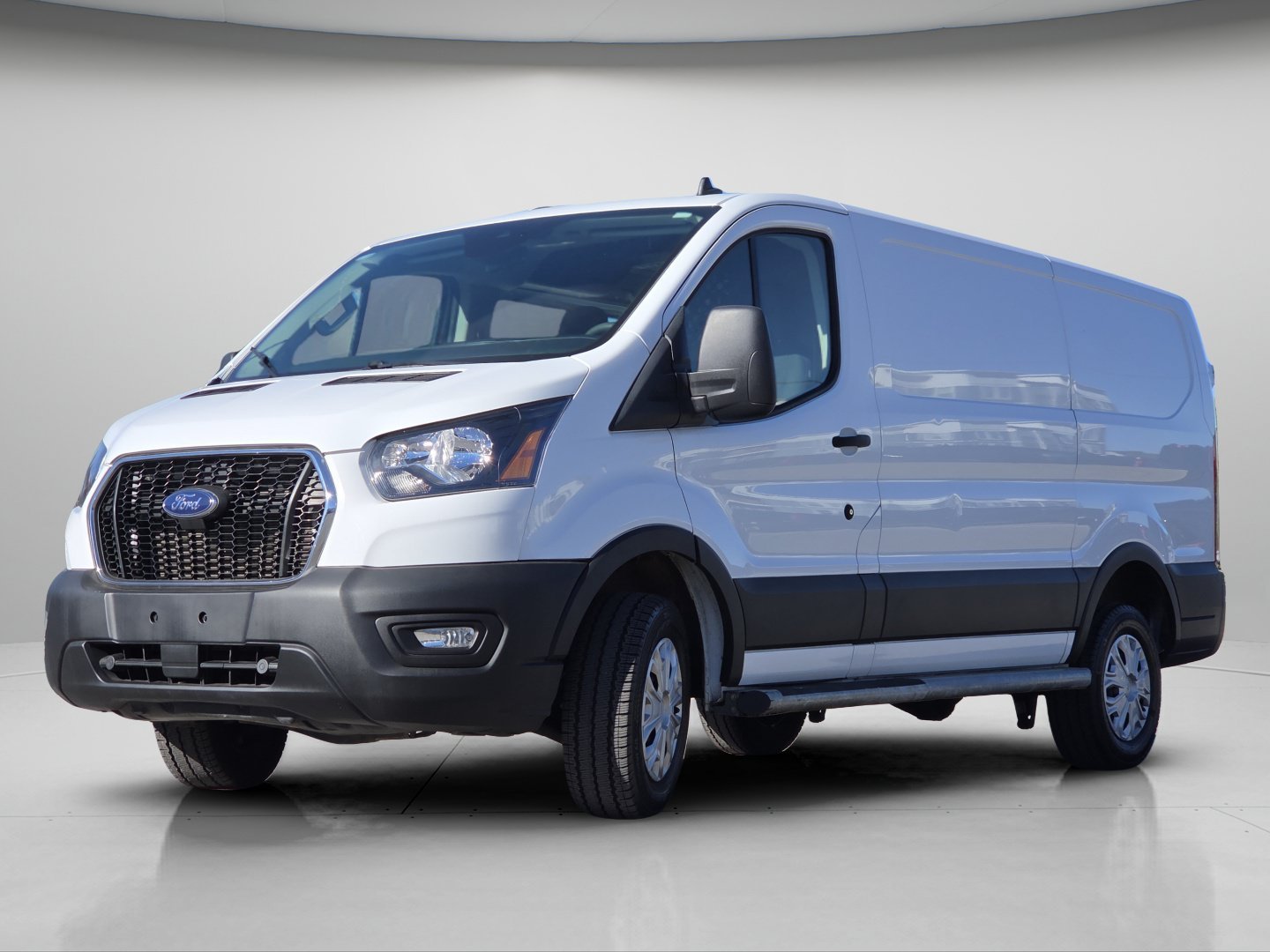 Used 2023 Oxford White Ford Base image 16