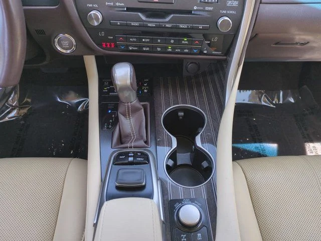 Used 2019 White Lexus 350 image 18