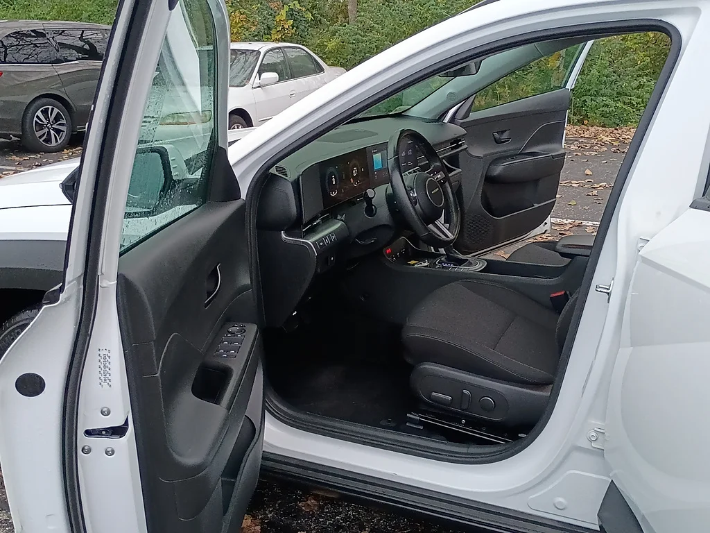 Used 2025 Atlas White Hyundai SEL image 11