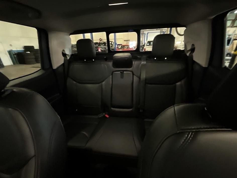 Used 2024 Gray Ford Lariat image 28