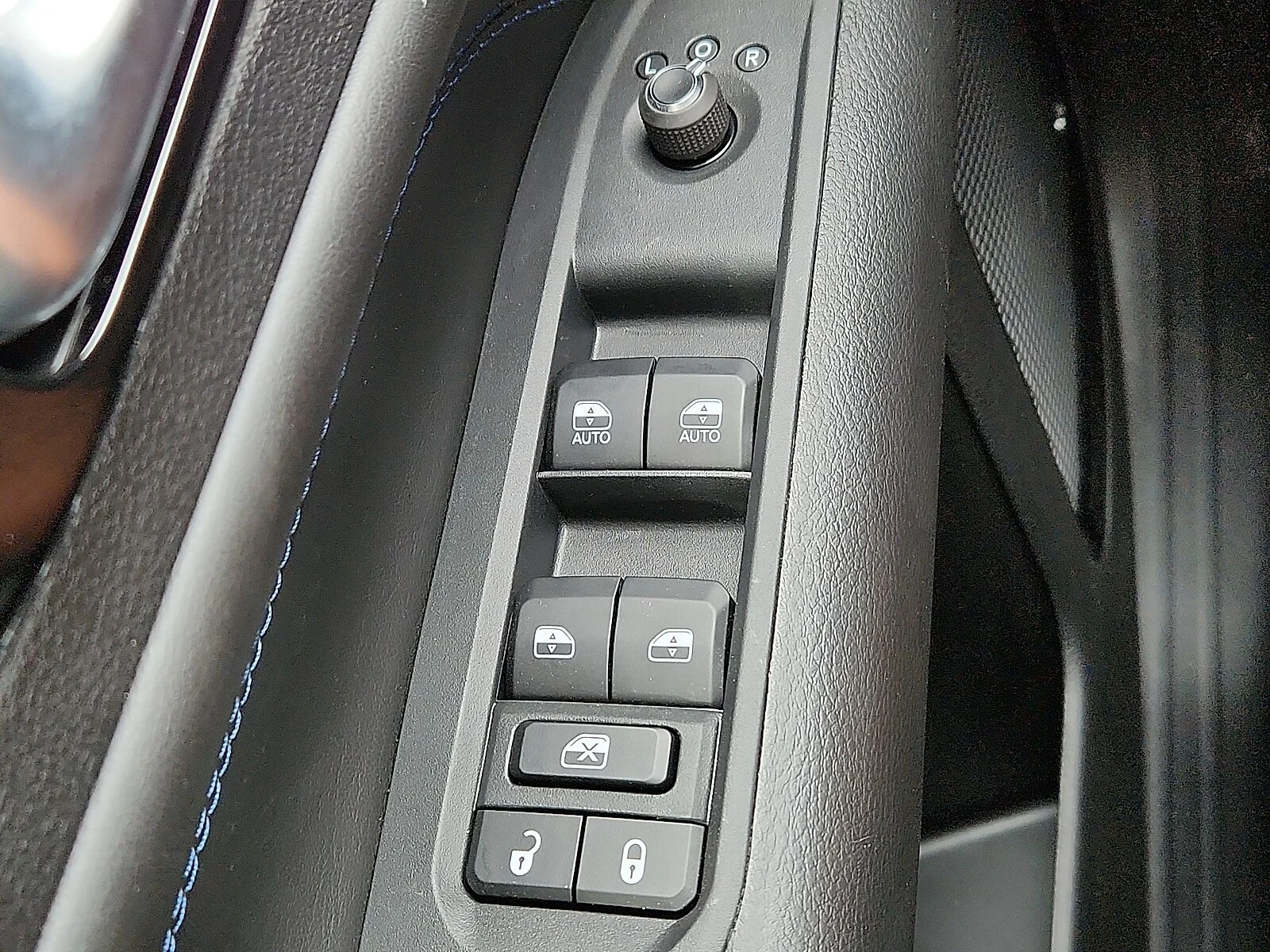 New 2026 Silver Jeep LATITUDE ALTITUDE 4X4 image 17