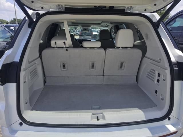 Used 2025 White Frost Tricoat Buick Avenir image 6