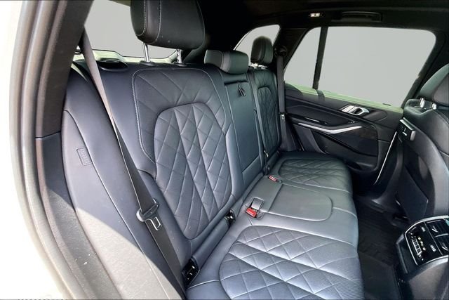 Used 2023 White BMW xDrive40i image 29