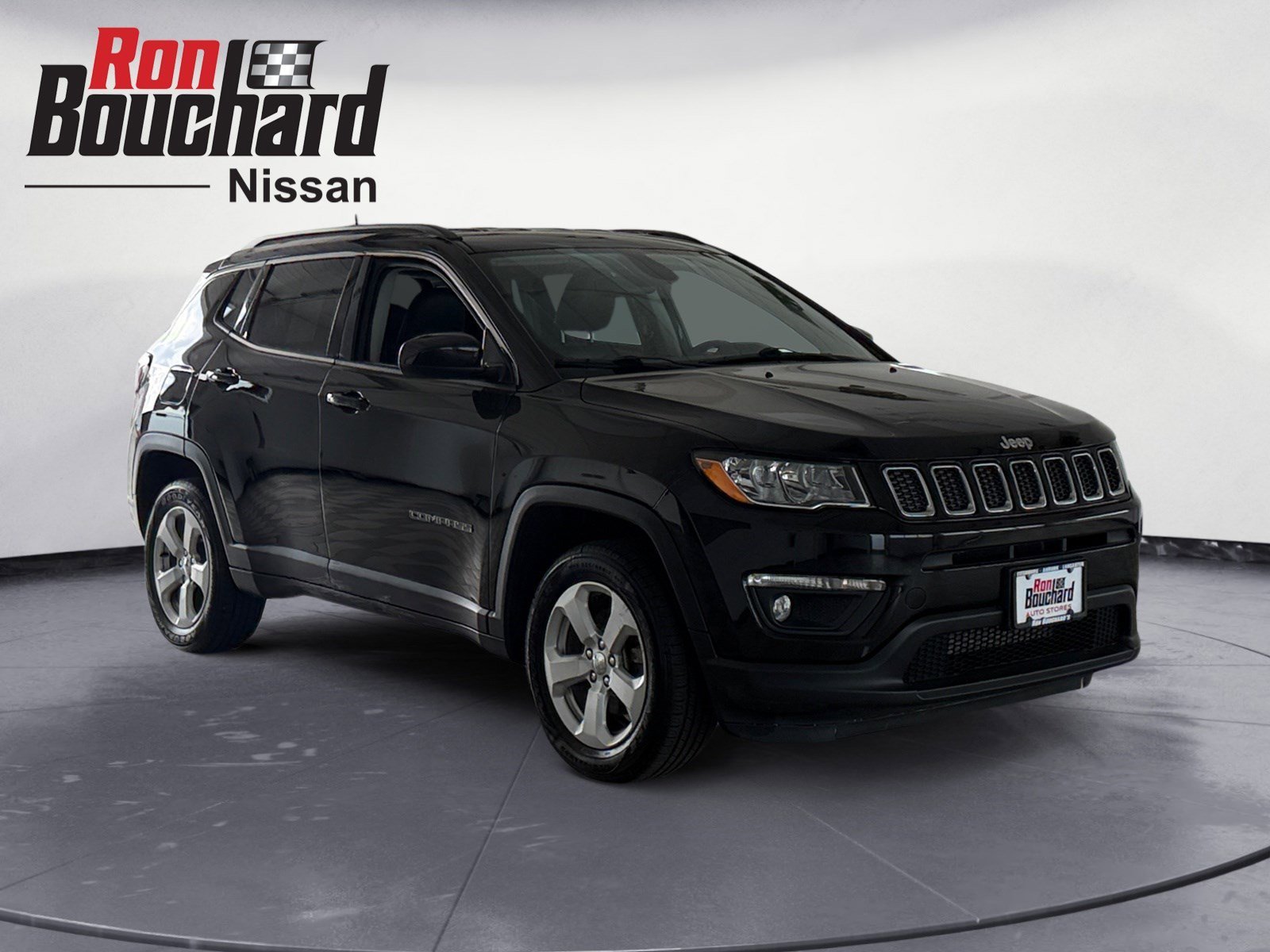 Used 2019 Diamond Black Crystal Pearlcoat Jeep Latitude image 1