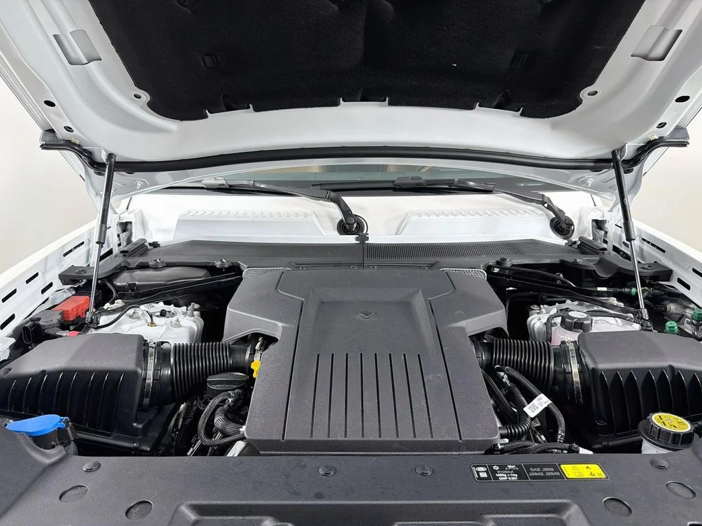 New 2026 Fuji White Land Rover  OCTA image 32