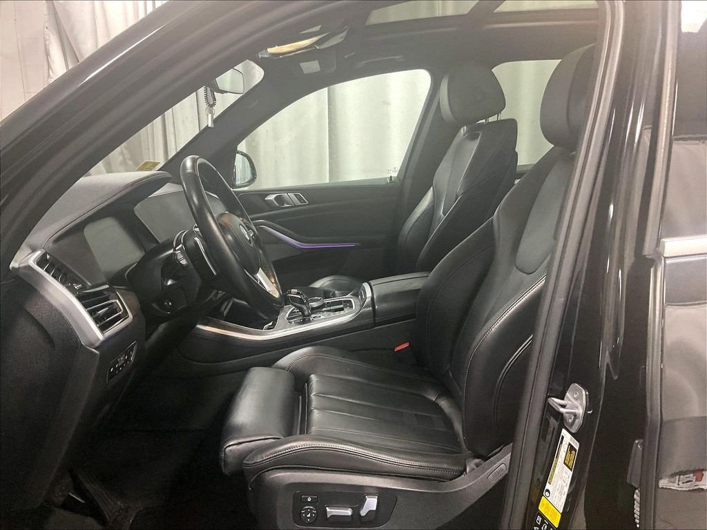 Used 2020 Black BMW xDrive40i image 10